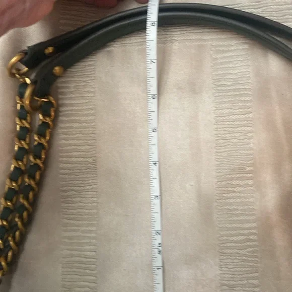 Furry, dark green Guess bag. - Picture 5 of 7